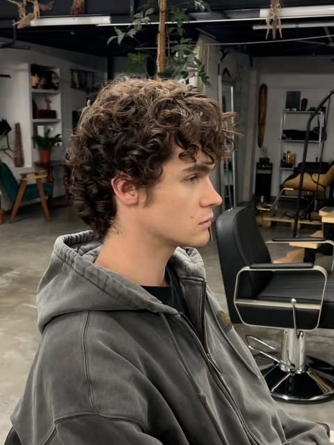 Curly Attic — Instagram